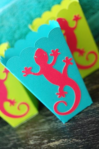 Girly Gecko Birthday Party | CatchMyParty.com Gecko Cookies, Snake Party, Reptile Party, Pj Masks Birthday, Bday Girl, Afterschool Activities, 6th Birthday Parties, Mask Party, 9th Birthday