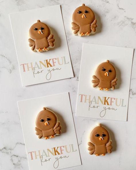 Thanksgiving Cookie Place Cards, Thanksgiving Place Card Cookies, Turkey Cookies Decorated, Thanksgiving Cookie Ideas, Thanksgiving Sugar Cookies, Thanksgiving Cookies Decorated, Thanksgiving Time, Thanksgiving 2024, Thanksgiving Place Cards