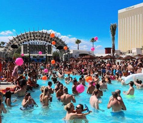 Daylight Beach Club @ Mandalay Bay Men Pool Party, Pool Party Club, Krewella, Casino Theme Party Decorations, Casino Party Foods, Las Vegas Photos, Electric Forest, Electric Daisy Carnival, Make Money From Pinterest