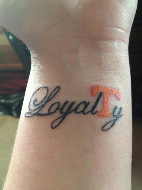 Great tat. #Vols Sports stories that entertain and inform check out RollTideWarEagle.com Tennessee Tattoo, Loyalty Tattoo, Rocky Top Tennessee, Football Tattoo, Tennessee Volunteers Football, Tennessee Girls, C Tattoo, Tennessee Football, Face Tattoos