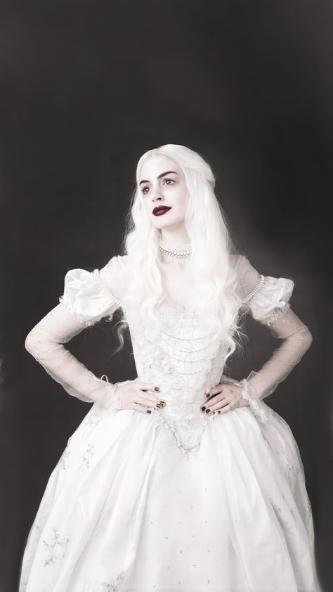 Anne Hathaway White Queen, White Queen Alice In Wonderland Fanart, Anne Hathaway Alice In Wonderland, The White Queen Alice In Wonderland, Alice In Wonderland White Queen, White Queen Alice In Wonderland, White Queen Costume, Cosplay Alice In Wonderland, Alice In Wonderland Fanart