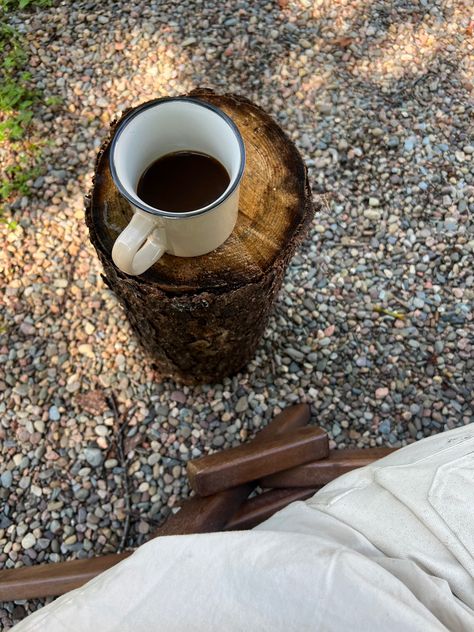 Camping Coffee Aesthetic, Coffee Outside Aesthetic, Camping Coffee Maker, Camping Dishes, Summer Coffee, Perfect Cup Of Coffee, Camping Aesthetic, Rural Living, Country Lifestyle