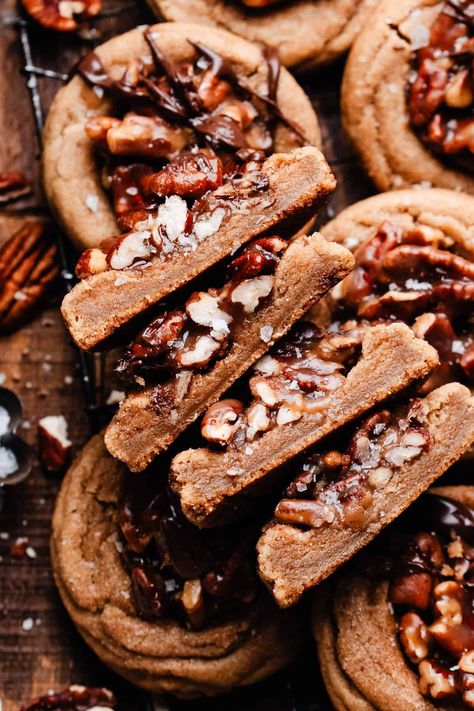 Pecan Pie Cookies Frosted Butter Pecan Cookies, Best Baked Desserts, Chewy Cookie Recipe, Pecan Baking, Pecan Pie Desserts, Thanksgiving Desert Ideas, Cookie Crackers, Autumn Favorites, Classic Pecan Pie