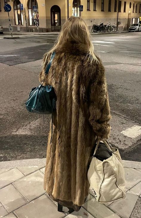 Big Fur Coat, Fashion Management, Dinner Friends, Fur Coat Outfit, Aesthetic Nyc, Trending Hair, Long Fur Coat, Wife Style, Paris Dream