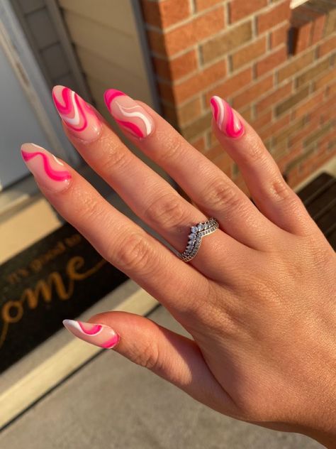 Nails Inspiration Summer Pink, Light Pink Nail Designs Almond Shape, Abstract Pink Nails, Summer Acrylic Nails Almond Pink, Teen Nails Acrylic, Nail Inspo For Vacation, Nail Inspo Summer Pink, Summer Nails Inspiration Pink, Summer Coffin Nail Ideas