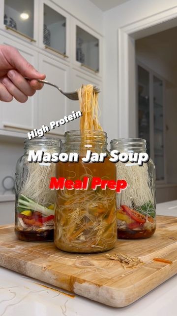 High Protein Mason Jar Meals, Mason Jar Soups, Mason Jar Soup Meal Prep, Mason Jar Meals Noodles, Meal Prep Rice Noodle Jar, Noodle Meal Prep Jar, Mason Jar Ramen Noodles Healthy Recipes, Mason Jar Noodle Meal Prep, Jar Soups