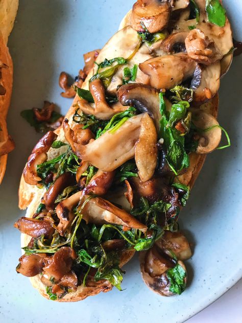 Garlic mushroom toasts Mushroom Panini Recipes, Avocado And Mushroom Toast, Cheese And Mushroom Toastie, Mushroom Toast Breakfast, Mushrooms On Toast, Mushrooms On Toast Recipe, Mushrooms On Toast Breakfast, Breakfast Food Truck, Kosher Diet