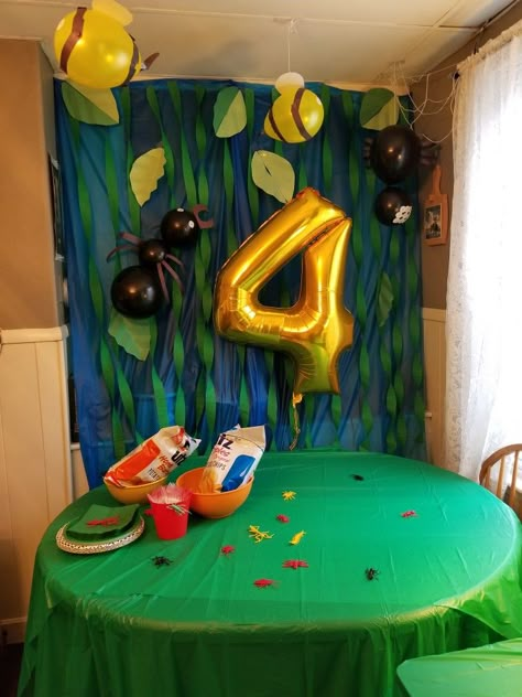 Diy Bug Party Decorations, Insect Birthday Party Decorations, Diy Bug Decorations, Bug Themed Birthday Party Decorations, Bug Party Decor, Insect Theme Birthday Party, Bug Birthday Party Decorations, Bug Balloons, Insect Party Ideas