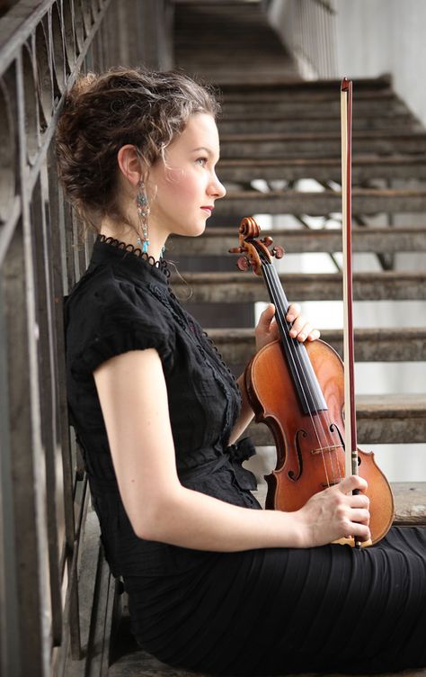 Hillary Hahn Hilary Hahn, Violin Photography, Musician Portraits, Musician Photography, Classical Musicians, Violin Music, Violinist, Music Photography, 인물 사진