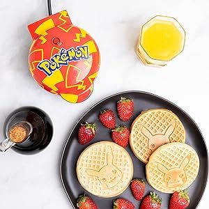 Pokemon Kitchen, Waffle Iron Accessories, Mini Waffles, Fun Kitchen Decor, Mini Waffle Maker, Waffle Irons, Fun Kitchen, Pokemon Pikachu, Kitchen Appliance