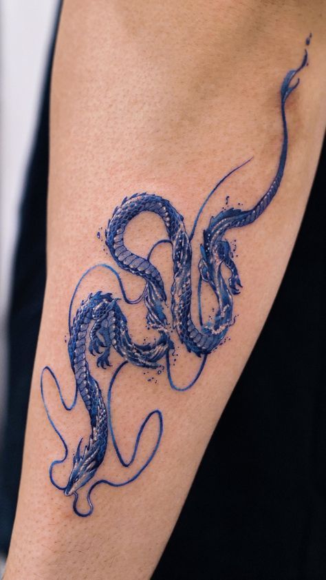 Blue Dragon Tattoo, Blue Ink Tattoos, Dragon Tattoo Meaning, Asian Dragon Tattoo, Symmetrical Tattoo, Red Dragon Tattoo, Dragon Tattoo Ideas, Korean Tattoo Artist, Tato Naga