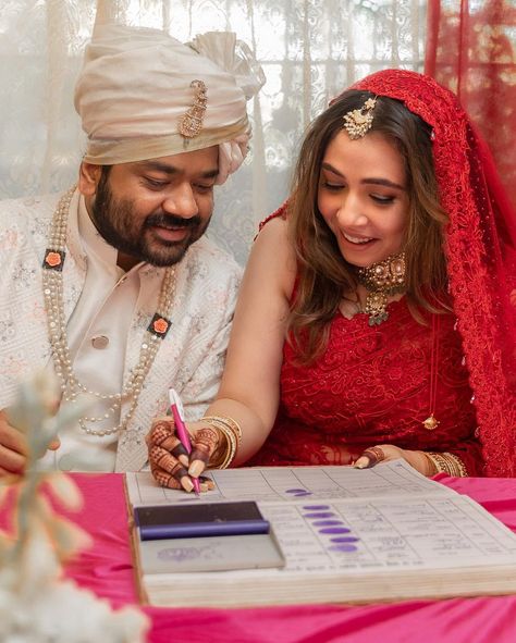 Actress Maanvi Gagroo Marries Comedian Kumar Varun! - ShaadiWish Court Marriage, Wedding Timeline Template, Indian Marriage, Marriage Photography, Court Wedding, Indian Wedding Couple, Wedding Court, Intimate Wedding Ceremony, Wedding Rituals