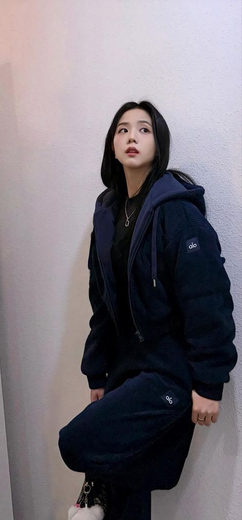 Jisoo Blackpink Wallpaper, Ji Soo Wallpaper, Blackpink Pics, Jisoo Wallpaper, Blackpink Wallpaper, Pink Kpop, Cute Cartoon Pictures, Tomboy Outfits, Instagram Wallpaper