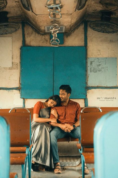 Aesthetic Prewedding Ideas, Mumbai Pre Wedding Photoshoot, Train Couple Photoshoot, Photoshoot In Train, Train Couple Aesthetic, Street Prewedding Photo Ideas, Street Couple Photoshoot, Retro Couple Photoshoot, Train Pose