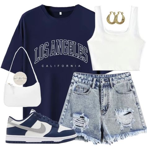 Nike Outfits For Women Summer, Nike Trendy, Tomboyish Outfits, Dunk Nike, White Shorts Outfit, 90s Inspired Outfits, Outfit Streetwear, Casual College Outfits, Blue And White Style