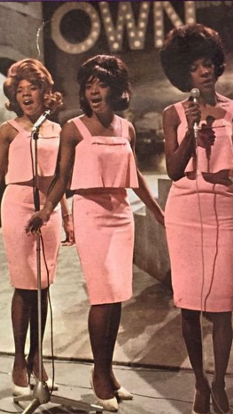 #matha#vandellas#motown Supremes Motown, Motown Aesthetic, Motown Fashion, Motown Singers, 1960s Aesthetic, Martha Reeves, 60’s Fashion, 60s Aesthetic, Tamla Motown