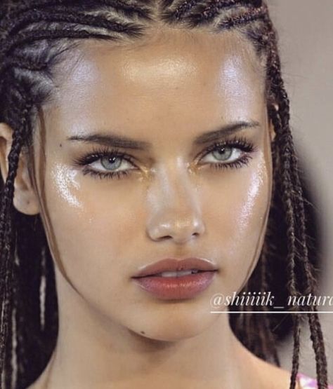 Skin Care Company, Adriana Lima Style, Adriana Lima Young, Model Aesthetic, Cruelty Free Skin Care, Adriana Lima, Pretty Eyes, Cute Makeup, Aesthetic Makeup