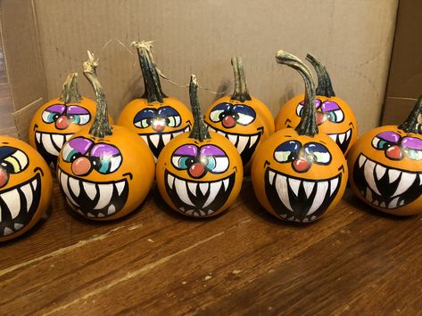 Halloween painted pumpkins faces Pumpkins Faces, Pumpkin Face Templates, Pumpkin Face Paint, Pumpkin Facial, Creative Pumpkin Carving, Halloween Pumpkins Painted, Halloween Cans, Painted Pumpkin, Guitar Painting