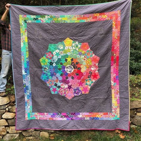 noni smth on Instagram: “My son visited today, so I put him into quit holding service so I could finally snap a photo of my finished (!!) Tula Nova. Started in…” Tula Nova Quilt Ideas, Tula Nova Quilt, Tulanova Quilt, Nova Quilt, Tula Nova, Foundation Paper Piecing, Tula Pink, English Paper Piecing, Quilting Ideas