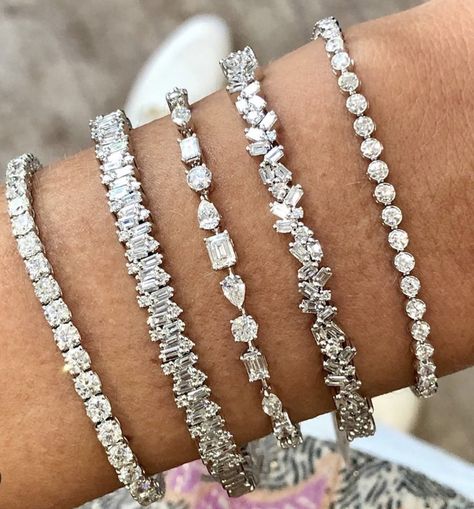 Diamond Bracelet Stack, Jewellery 2023, Gold Bracelets Stacked, Diamond Bracelet Design, Luxe Jewelry, Diamond Jewelry Necklace, Diamond Jewelry Designs, Precious Jewels, Bracelet Design