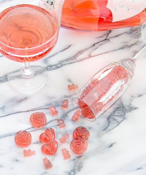 Barbie Themed Bachelorette Party, Champagne Gummy Bears, Rosé Champagne, Valentines Desserts, Mini Pie Recipes, Themed Bachelorette Party, Gummies Recipe, Wine Flavors, Homemade Oatmeal