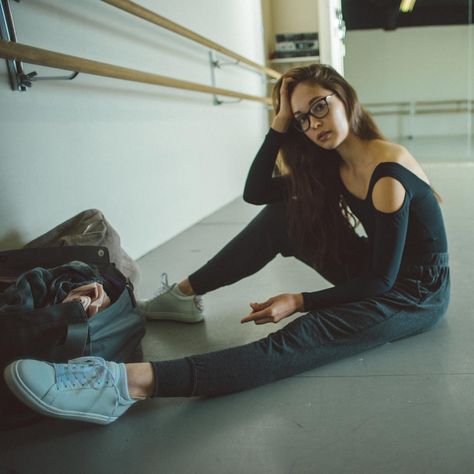 14.7k Likes, 42 Comments - JULIET DOHERTY (@julietdoherty) on Instagram: “juz chillin ” Juliet Doherty, Dance Photoshoot, Dance Photo Shoot, Dance Poses, Albert Einstein, Dancer, Ballet, Mirror Selfie, Instagram Post