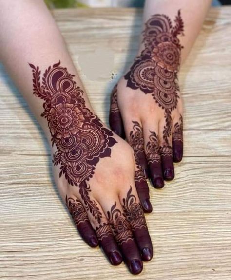 Mehndi ✨Heena ✨ Bride Mehndi Design, Nikah Bride, Bride Mehndi, Henna Designs Back, Full Mehndi, Eid Mehndi, Floral Henna, Floral Henna Designs, Eid Mehndi Designs