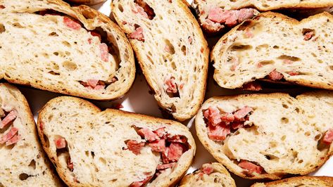 The name might be a tough sell, but the salami and prosciutto-filled bread has its fans, and a few dedicated bakers are keeping it alive. Lard Bread Recipe, Lard Bread, Fennel Sausage, Italian Easter, Tasty Bread Recipe, Bread Homemade, Artisan Bread Recipes, Delicious Bread, Cured Meats