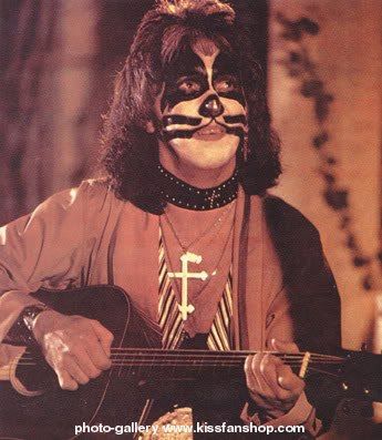 Peter on the Guitar Banda Kiss, Nfl Football 49ers, Vinnie Vincent, Eric Carr, Peter Criss, Peter Griffin, Kiss Army, Vintage Kiss, The Drums