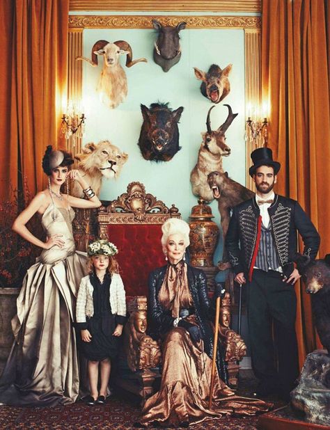 Families Carmen Dell'orefice, Family Shoot, Ageless Style, Fashion Photography Inspiration, Ageless Beauty, Family Fashion, Foto Inspiration, Family Photoshoot, Zebras