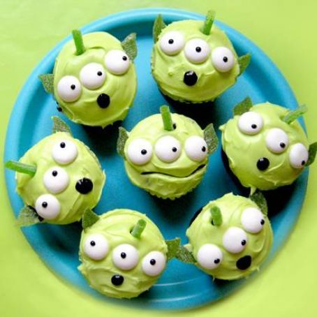 Toy Story Green Alien Cupcakes - Disney Alien Cupcakes, Surprise Cupcakes, Toy Story Birthday Cake, Toy Story Cupcakes, Disney Cupcakes, Toy Story Party Decorations, Disney Desserts, Toy Story Cakes, Cupcake Wars