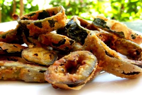 Going to try this Pepper Rings Recipe, Fried Onion Rings, Pepper Rings, Fried Peppers, Poblano Pepper, Savory Sides, Vegetable Side Dishes Recipes, Football Party Food, Stuffed Poblano Peppers