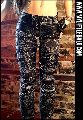 d961e9f236177d65d21100592edb0769desc49175935ri Steampunk Mode, Look 80s, Distressed Pants, Clothing Guide, Gothic Clothes, Black Leather Pants, Rock Punk, Estilo Punk, Gothic Outfits