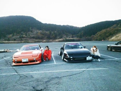 Car Couple Photoshoot, Old Japanese Cars, Cars Old School, Old School Art, Girl Aesthetic Wallpaper, Jdm Girls, Cars Old, Nissan 180sx, Japanese Sports Cars