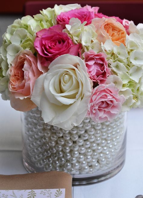 How to create easy and elegant floral and pearl centerpieces - perfect for weddings, showers, birthday parties or baptisms. Get details now at fernandmaple.com! Pearl Centerpieces, Pearl Birthday Party, Fun Signage, Restaurant Setting, Bautizo Ideas, Pearl Centerpiece, Diy Floral Decor, Elegant Birthday Party, Floral Birthday Party