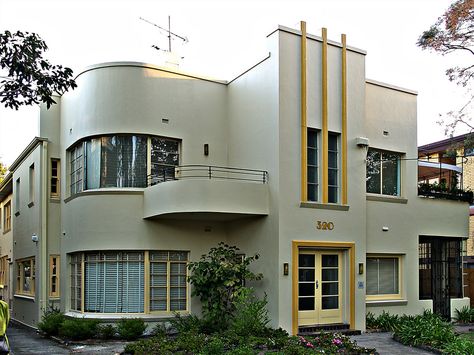 #ArtDeco | House in Melbourne, Australia Art Nouveau Arquitectura, Art Deco Exterior, Art Deco Houses, Art Deco Homes, Plans Architecture, Streamline Moderne, Art Deco Buildings, Chrysler Building, Art Deco Home