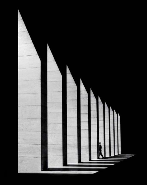 Shadows In Architecture, Shadow Pattern Photography, Modern Art Photography, Architecture Light And Shadow, Shadows In Art, Angular Photography, Light And Shadow Architecture, Abstract Architecture Photography, Black And White Architecture Photography