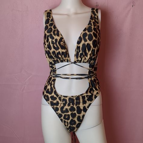 Plunge Neck One Piece Swimsuit With Plunge Neckline, Low Back, And Long Straps To Tie Around The Waist In Leopard Print. New Without Tags. Ships In 1-2 Business Days Training Swimsuits, Orange One Piece, Imvu Outfits, Imvu Outfits Ideas Cute, Calvin Klein One, Bathing Suit Shorts, Halter Neck Swimsuit, Underwire Tankini, Plunging One Piece Swimsuit