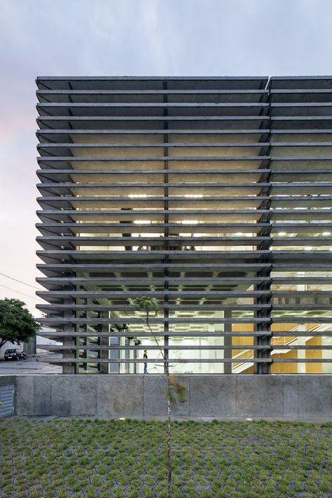 CREA-PB Headquarters | Campina Grande – Paraíba, Brazil | MAPA Rainscreen Facade, Social Housing Architecture, Metal Facade, Green Facade, Facade Lighting, Public Architecture, Architecture Exterior, Facade Architecture, Sustainable Architecture