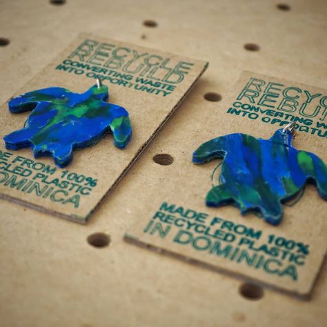 Recycle Rebuild on Instagram: “Even our packaging is 100% recycled. #recyclerebuild #preciousplastic #rotary #turtles #keyring #recycledproducts #rcportsmouth #dominica…” Recycled Packaging Design, Recycled Plastic Projects, Hdpe Plastic Projects, Recycle Product, Diy Jewelry Recycled, Recycled Plastic Products, Diy Recycle Plastic, Recycled Plastic Chair, Upcycle Plastic