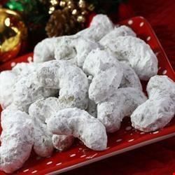 Crescent Cookies, Pecan Sandies, Crescent Recipes, Pecan Tarts, Pecan Cookies, Shortbread Recipes, Pecan Recipes, Xmas Cookies, Wedding Cookies