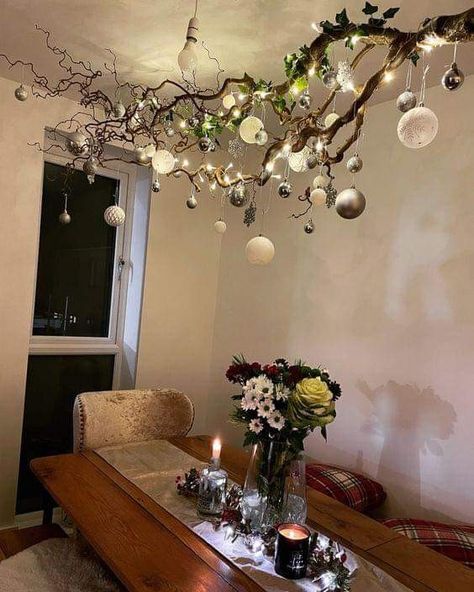 Christmas Ceiling Decorations, Natal Natural, Christmas Coffee Table Decor, Lights For Christmas, Christmas Branches, Kitchen Studio, Christmas Window Display, Kids Studio, Christmas Tree Branches