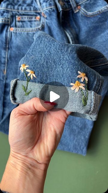 Jenny ~ Embroidery Art, Design & Crafts on Instagram: "Denim and Daisies, always a good combination, don’t you think! . . #upcycledclothing  #upcycledfashion  #knitwear  #embroideredclothing  #embroidereddenim  #embroideredclothes  #embroideredflorals  #learntoembroider  #mindfulart  #slowstitching  #sewingproject  #embroiderypatterns  #bordadolivre  #createdtocreate  #diycrafts  #slowcraft  #dmcthreads  #dmcembroidery  #springflowers  #embroiderydesign  #beginnerembroidery  #embroiderywork  #denimembroidery  #sustainablefashion  #embroiderhappyhoops  #embroiderytutorial  #embroideryprocess  #embroideryproject  #handsew" Diy Denim Crafts, Remake Clothes, Newspaper Crafts Diy, Denim Crafts Diy, Learning To Embroider, Diy Denim, Denim Embroidery, Embroidery Lessons, Learn Embroidery