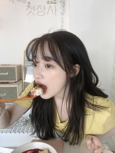 Aesthetic People, 가을 패션, Pretty Selfies, Ulzzang Girl, Pretty Pictures, Maquillaje De Ojos, Hair Looks, Korean Girl, Cute Hairstyles