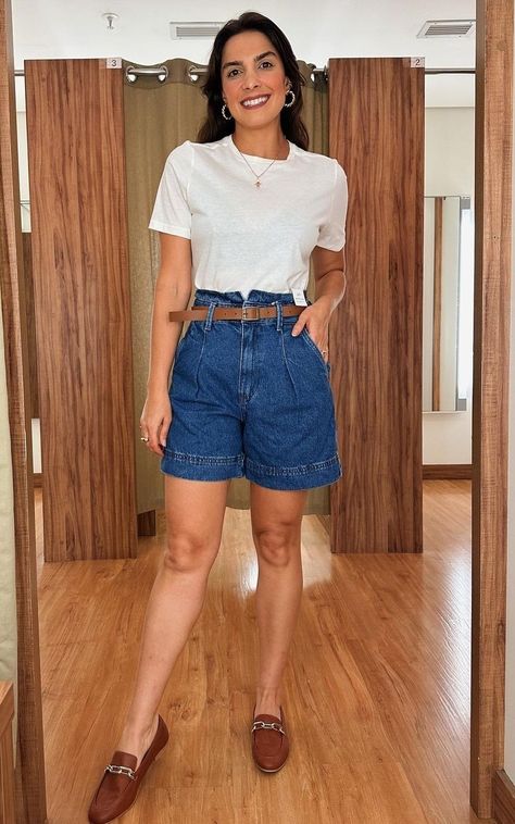 Look Shorts Jeans, Look Short Jeans, Simple Summer Outfits, Look Retro, Denim Ideas, Bermuda Jeans, Retro Shorts, Short Jeans, Boho Casual