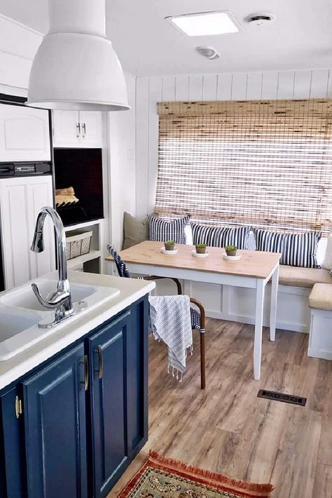 Camper Tour: See how @RVFixerUpper transforms drab 5th wheels into stylish tiny homes! MountainModernLife.com #rvrenovation #campertour Rv Renovation Ideas, Rv Redo, Caravan Ideas, Architecture Renovation, Camper Trailer Remodel, Rv Renovation, Rv Travel Trailers, Diy Camper Remodel, Rv Makeover