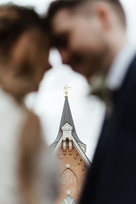 Wedding Chapel Photography, Church Steps Wedding Photo, Wedding Photo Ideas City, Lds Wedding Ideas, Church Wedding Photo Ideas, Wedding Church Photos, Church Engagement Photos, Lds Wedding Photos, Catholic Wedding Photography