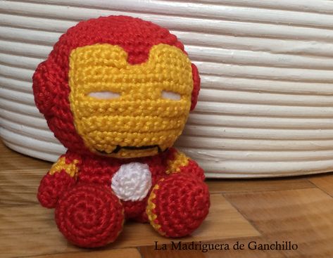 Iron Man amigurumi.  Patrón en el blog. Pattern in the blog. Quick Crochet Gifts For Men, Iron Man Gift Ideas, Iron Man Gift, Iron Man Birthday, Quick Crochet Gifts, Marvel Gifts, Bf Gifts, Diy Things, Quick Crochet