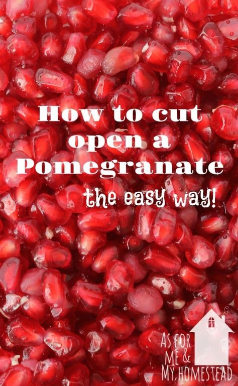 Open A Pomegranate, How To Open Pomegranate, How To Cut Pomegranate, Fruit Hacks, Winter Fruit Salad, Pomegranate Recipes, Eating Fruit, Spinach Juice, Honey Bbq Chicken