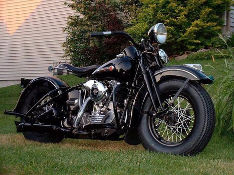 Old Harley Davidson, Harley Knucklehead, Moto Scrambler, Vintage Harley Davidson Motorcycles, Harley Davidson Knucklehead, Harley Bobber, Classic Harley Davidson, Harley Davidson Chopper, Motorcycle Garage